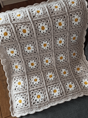 Daisy Crochet Baby Blanket - Nude